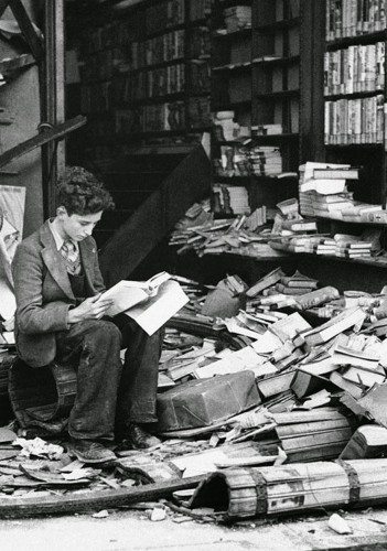 Bookstore+in+London+ruined+by+an+air+raid,+1940