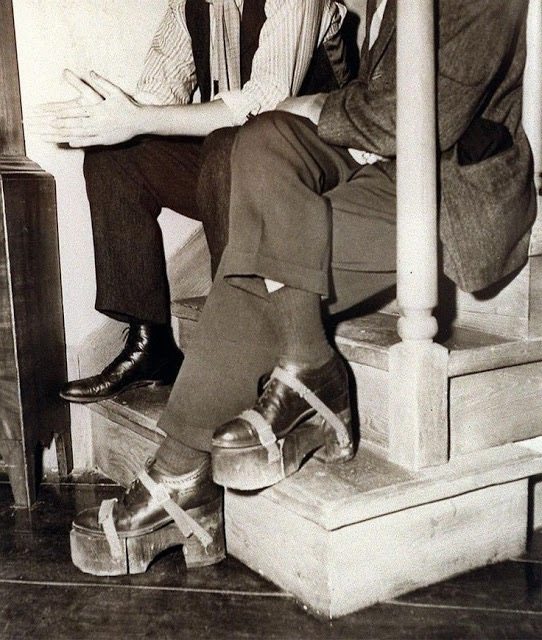 23.+Humphrey+Bogart+and+his+platform+shoes